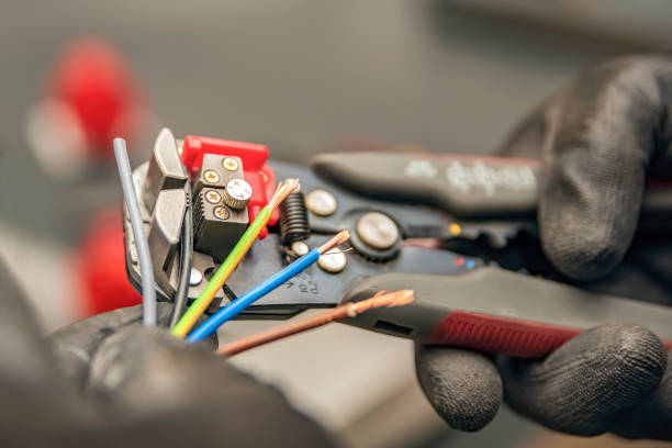  Flora, IL Electrician Pros