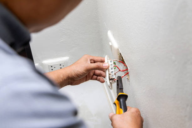 Best Circuit Breaker Repair  in Flora, IL